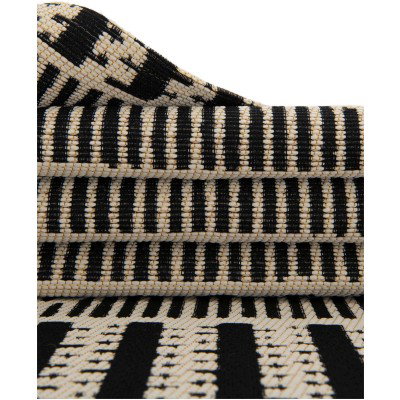 Tapete Exterior Enrejado y Lineas en Negro