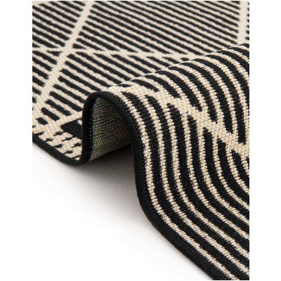 Tapete Exterior Enrejado y Lineas en Negro