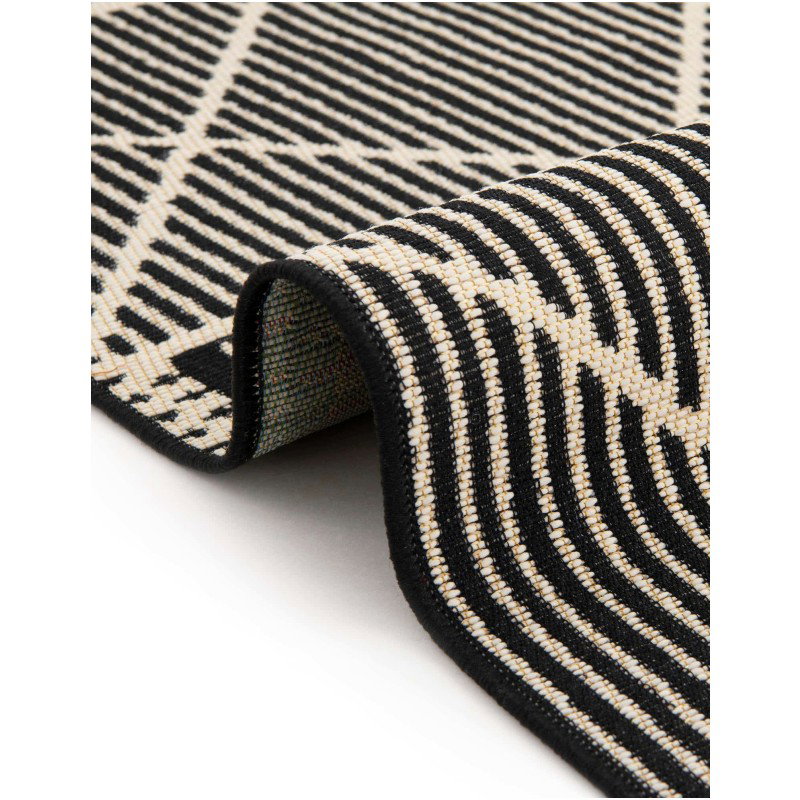 Tapete Exterior Enrejado y Lineas en Negro