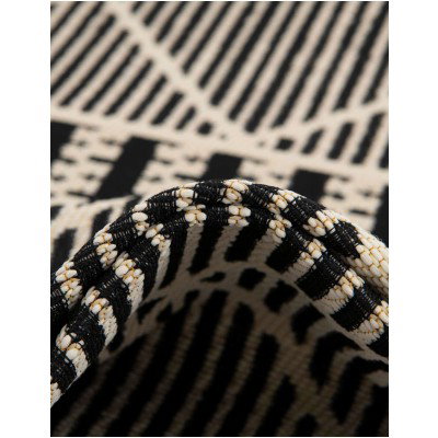 Tapete Exterior Enrejado y Lineas en Negro