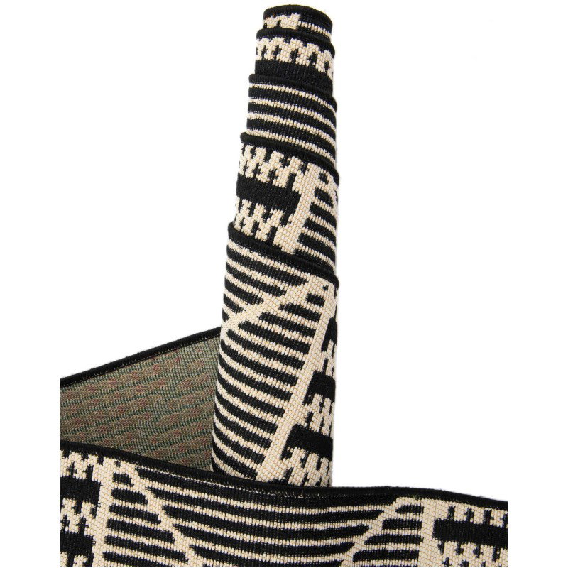 Tapete Exterior Enrejado y Lineas en Negro