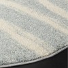 Tapete Adira Brochas Onduladas en Marfil con Gris