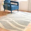 Tapete Adira Brochas Onduladas en Marfil con Gris