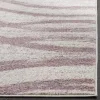 Tapete Adira Brochas Onduladas en Marfil con Morado