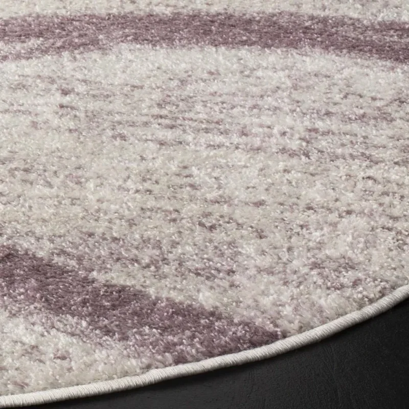 Tapete Adira Brochas Onduladas en Marfil con Morado