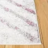 Tapete Adira Chevron Droble en Marfil con Ciruela