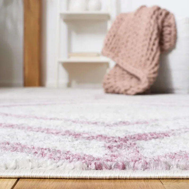 Tapete Adira Chevron Droble en Marfil con Ciruela