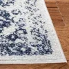 Tapete Adira Vintage en Marfil con Azul Marino