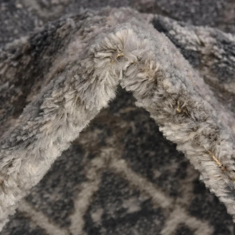 caspi geometrico en gris