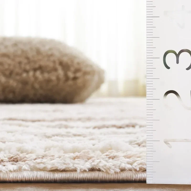 Tapete Shag Pacífico de Textura Lineal en Marfil con Beige