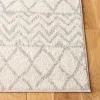 Tapete Tula de Patrón Escalonado en Marfil con Gris
