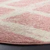 Tapete Adira Brochas Onduladas en Rosa con Marfil