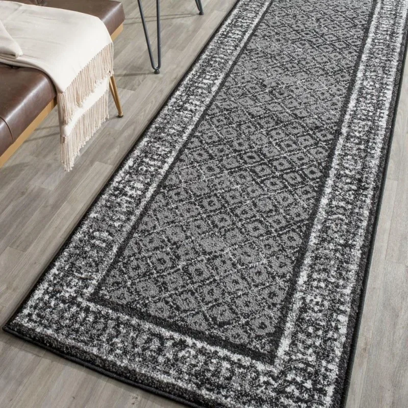 Tapete Adira de Diamantes en Negro con Gris