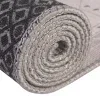 atemporal medallon en blanco y gris