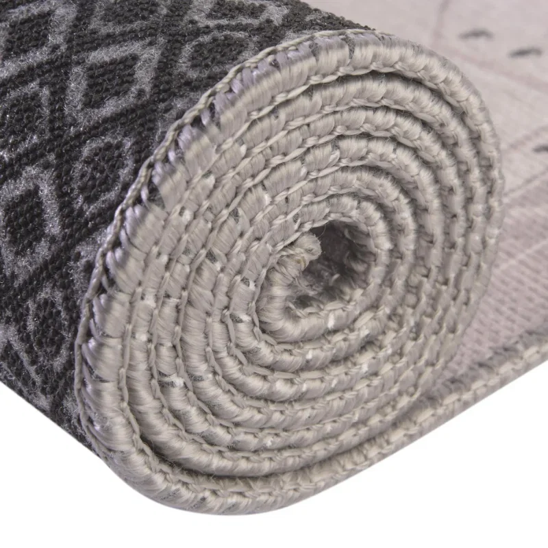 atemporal medallon en blanco y gris