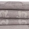 atemporal medallon en blanco y gris