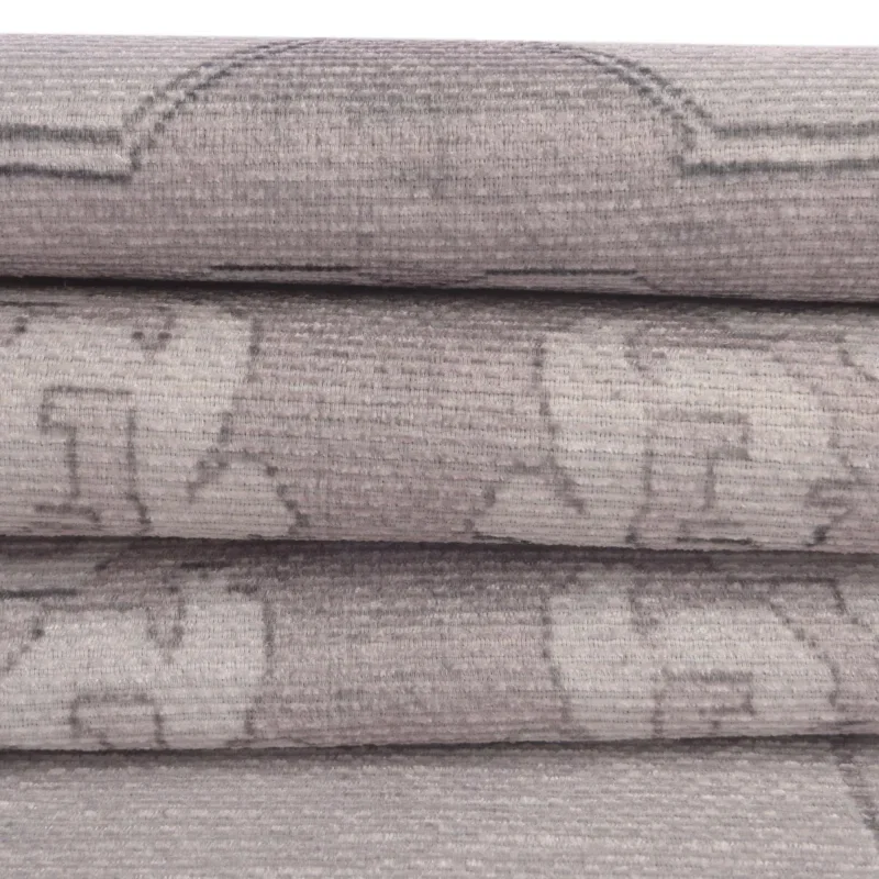 atemporal medallon en blanco y gris