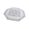 atemporal medallon en blanco y gris