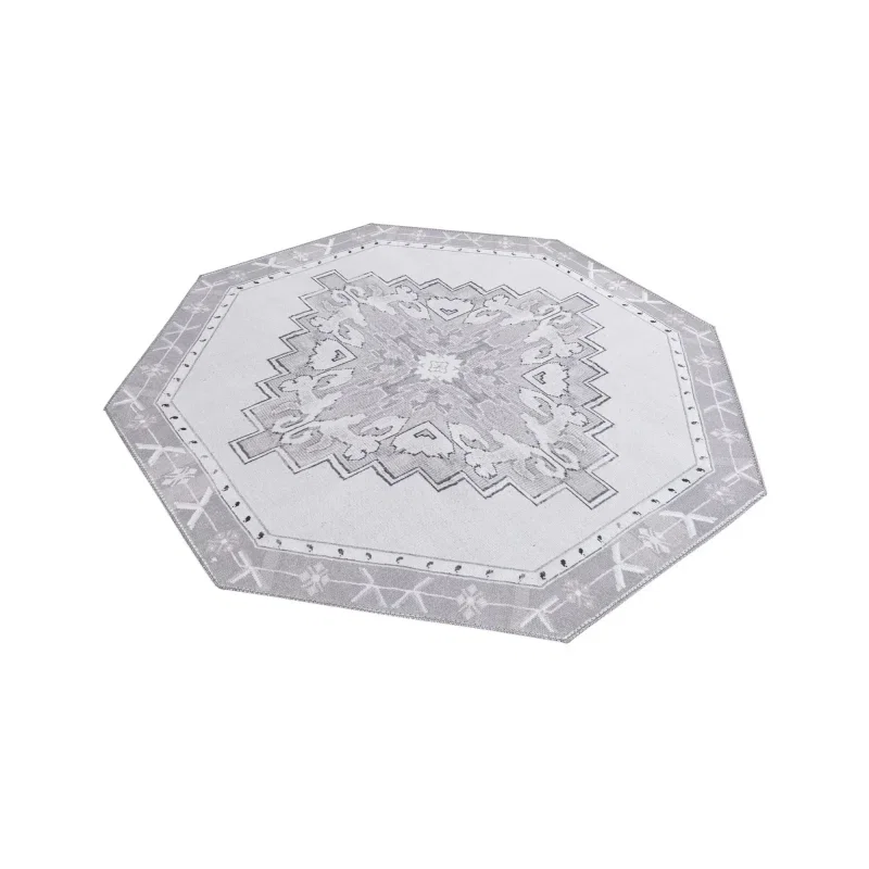 atemporal medallon en blanco y gris