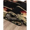 corral floral en negro