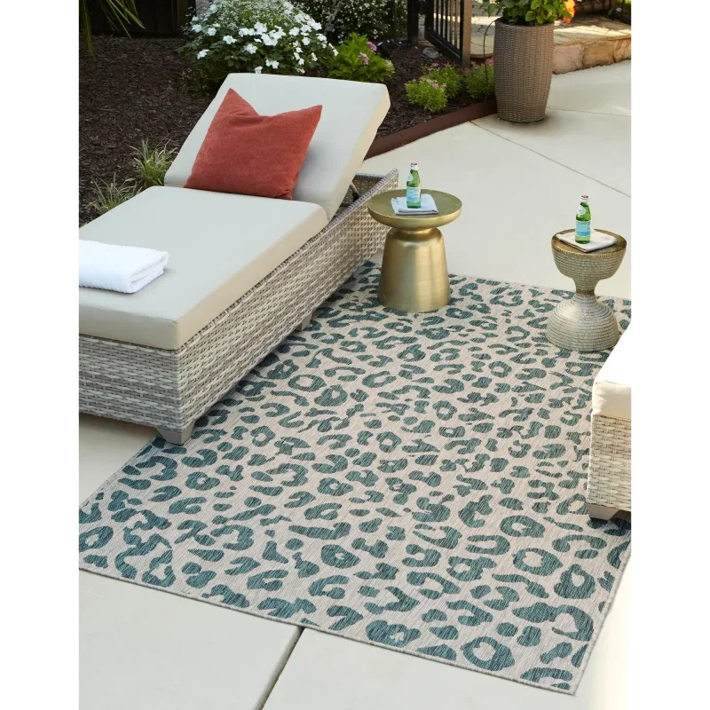 exterior safari animal print en teal
