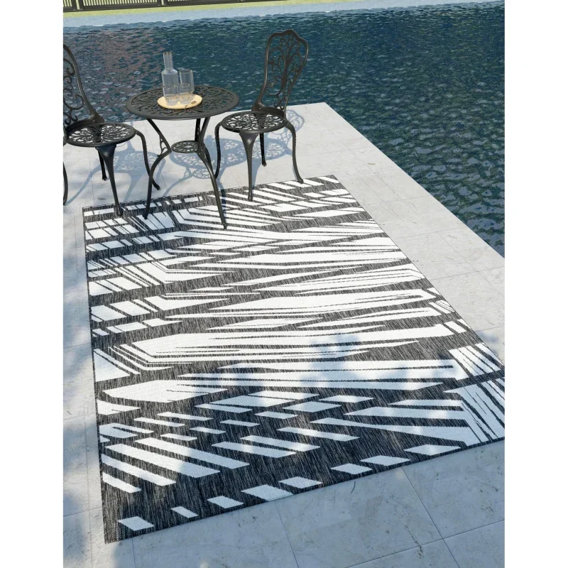 moderno exterior negro y blanco de rayas entrelazadas