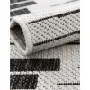 moderno exterior negro y blanco en movimiento
