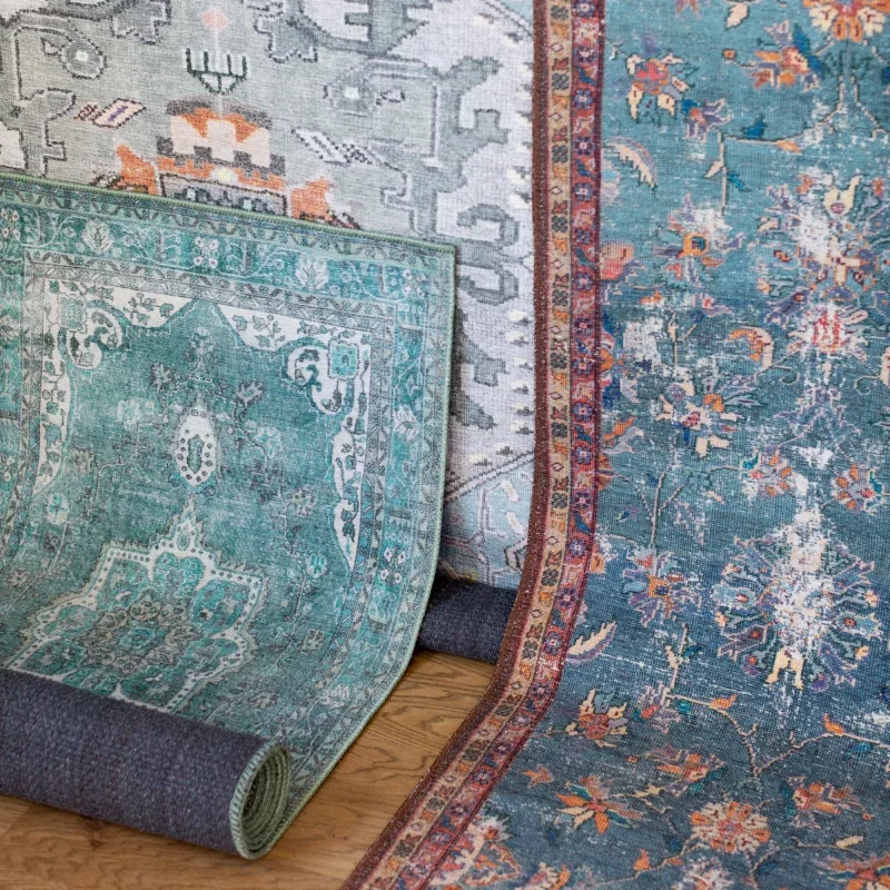 Tapete Hacienda Floral Persa Desgastado en Azul y Rojo