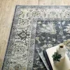 Tapete Carlota Floral en Azul Pizarra sobre el piso 3