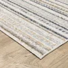 Tapete Cava Rayas Finas en Beige con Verde, detalle de la textura