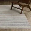 Tapete Cava Rayas Finas en Beige con Verde ambientado