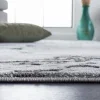 Tapete Destreza de Manchas Etéreas en Gris con Verde