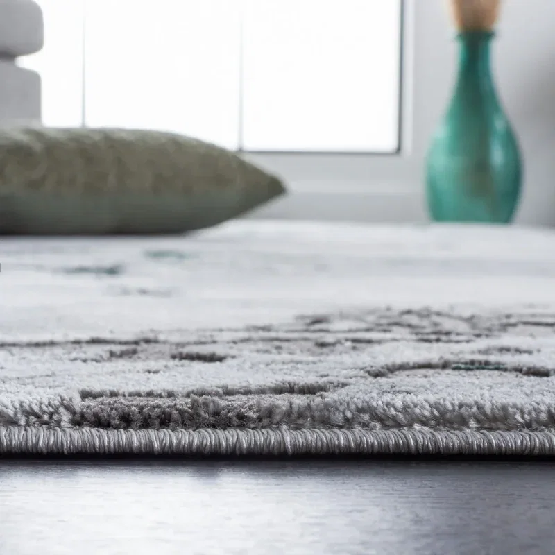 Tapete Destreza de Manchas Etéreas en Gris con Verde