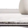 Tapete Destreza de Volutas Distressed en Gris con Dorado