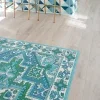 Tapete Regata Medallón en Verde con Azul sobre el piso 2