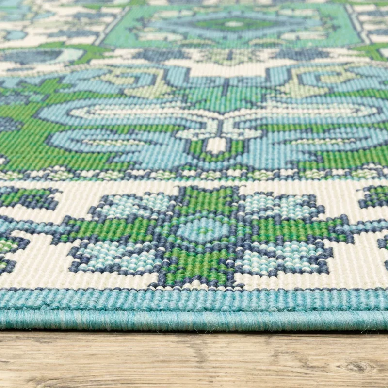 Tapete Regata Medallón en Verde con Azul sobre el piso 4