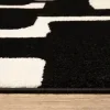 Tapete Reyna Laberinto en Negro con Marfil, detalle de la textura 4