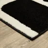 Tapete Reyna Laberinto en Negro con Marfil sobre el piso