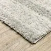Tapete Veneto Trazos en Marfil con Gris, detalle de la textura
