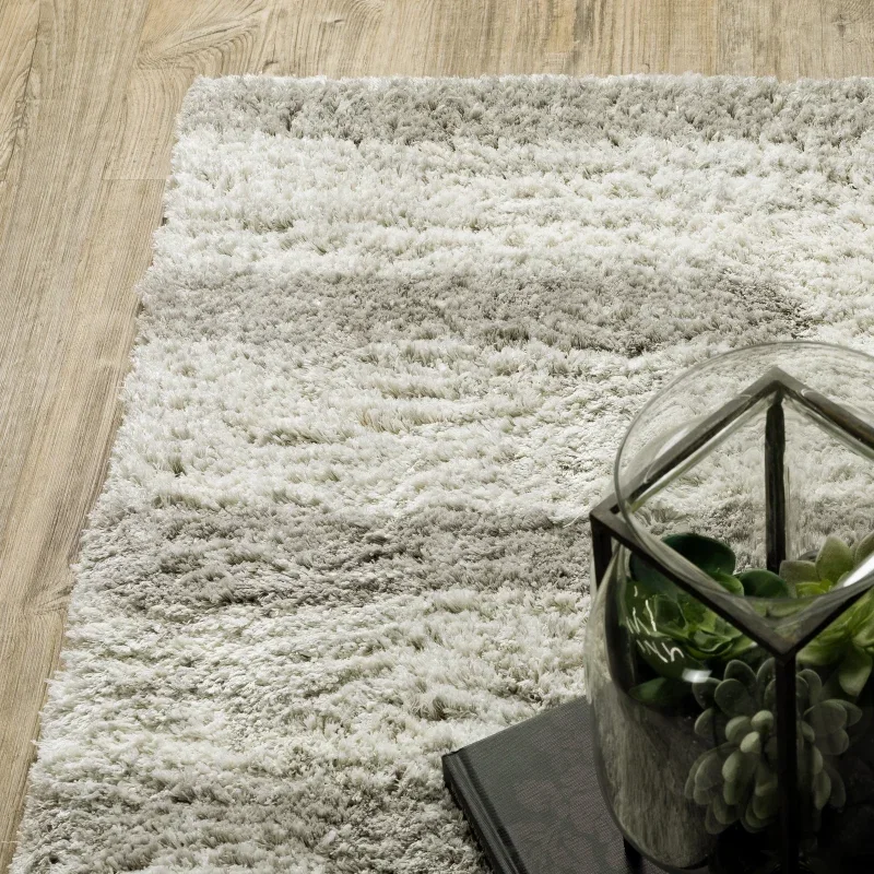 Tapete Veneto Trazos en Marfil con Gris sobre el piso 2