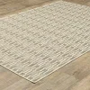 Tapete Zaira Geométrico en Beige sobre el piso