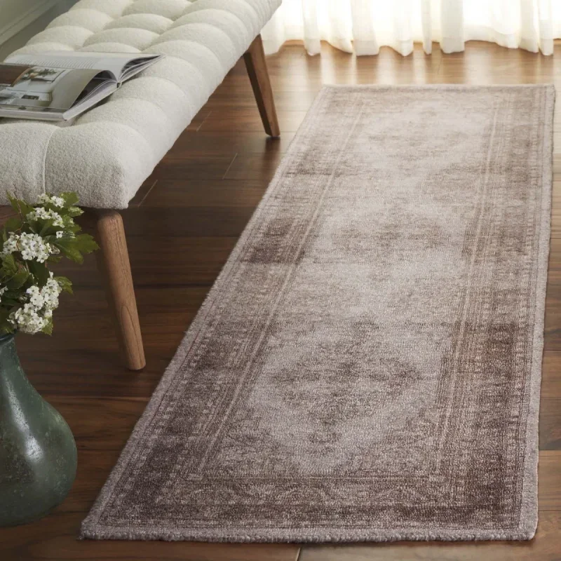 Tapete Pátina Medallón Monocromático en Gris con Beige