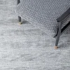 Tapete Pátina Veteado Sutil en Gris Claro