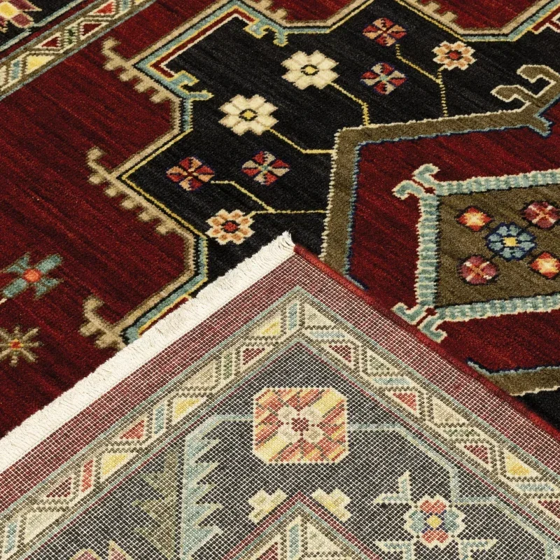 Tapete Carmesí Serapi en Rojo y Negro