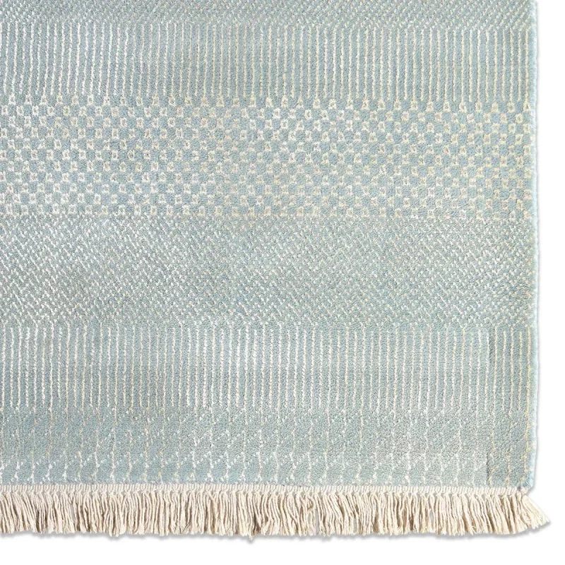 Tapete Mérito Rayado de Pasto Fino en Azul, detalle de la textura 2