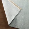 Tapete Mérito Rayado de Pasto Fino en Azul sobre el piso