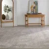 Tapete Tranquilidad Enrejado Desgastado en Gris ambientado